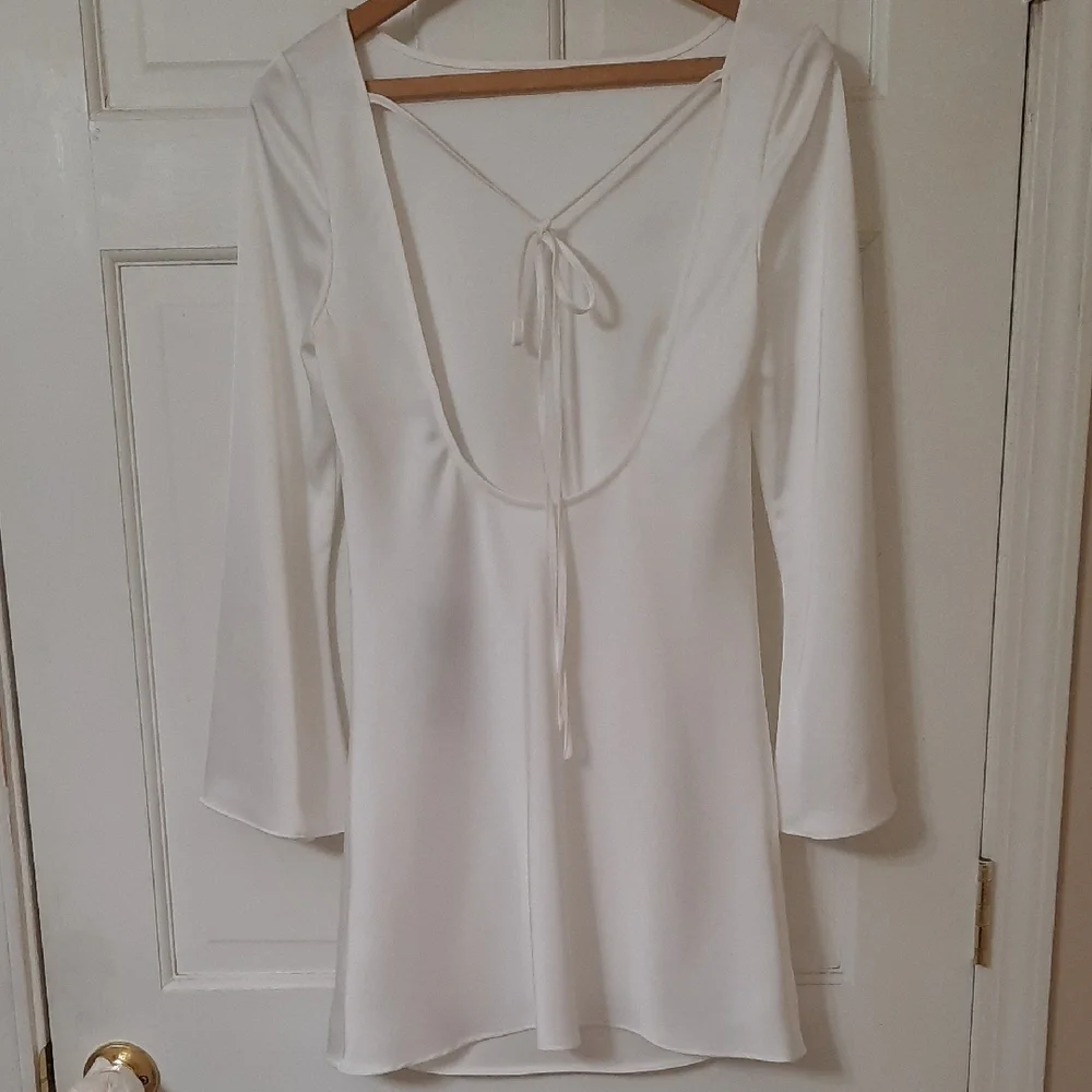 Gianni Bini Classic White Long Sleeve Dress - Picture 7 of 11